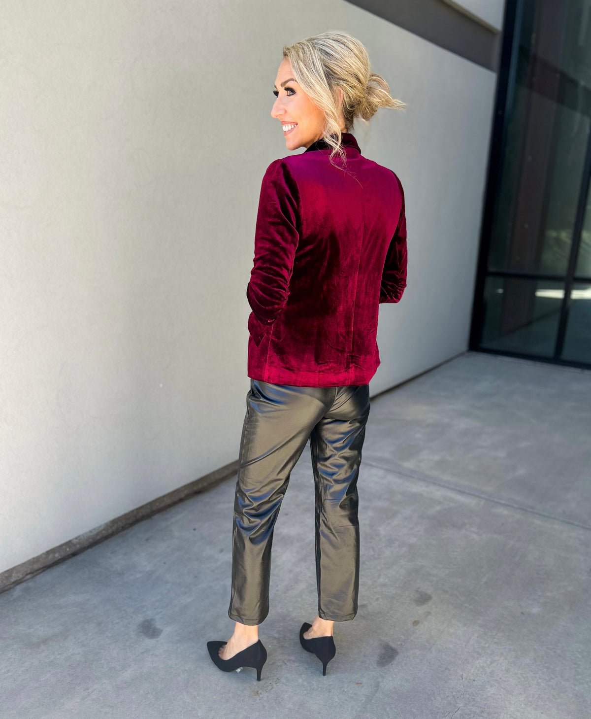 She Knows It Velvet Rouched Sleeve Blazer (Burgundy)