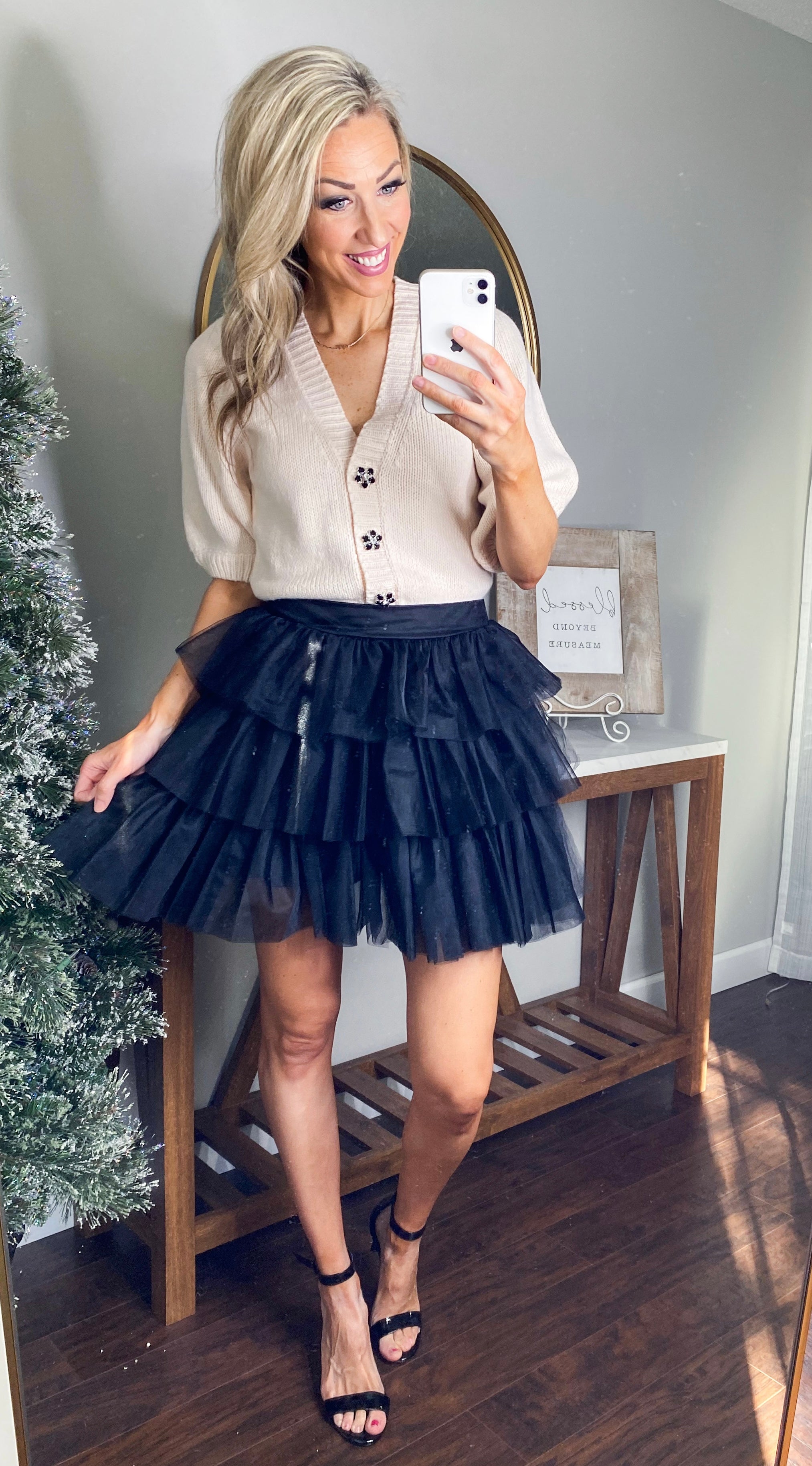 Layered discount elastic skirt